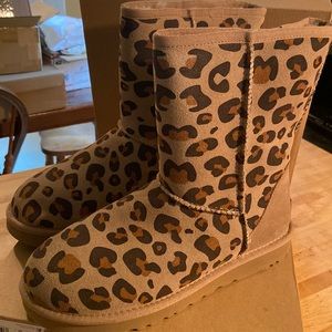 UGG Boots Classic Short II Leopard Print